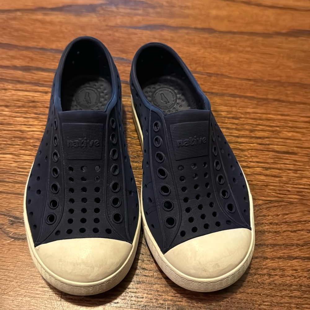 Boy Native Navy shoes. Size toddler 9